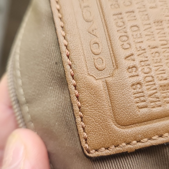 Authentic Coach signature shoulder bag/ crossbody bag - Picture 7 of 10